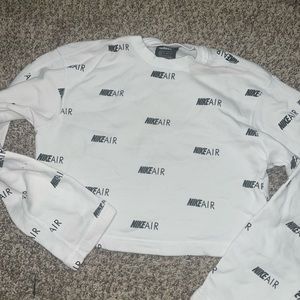 Cropped Nike air crew neck